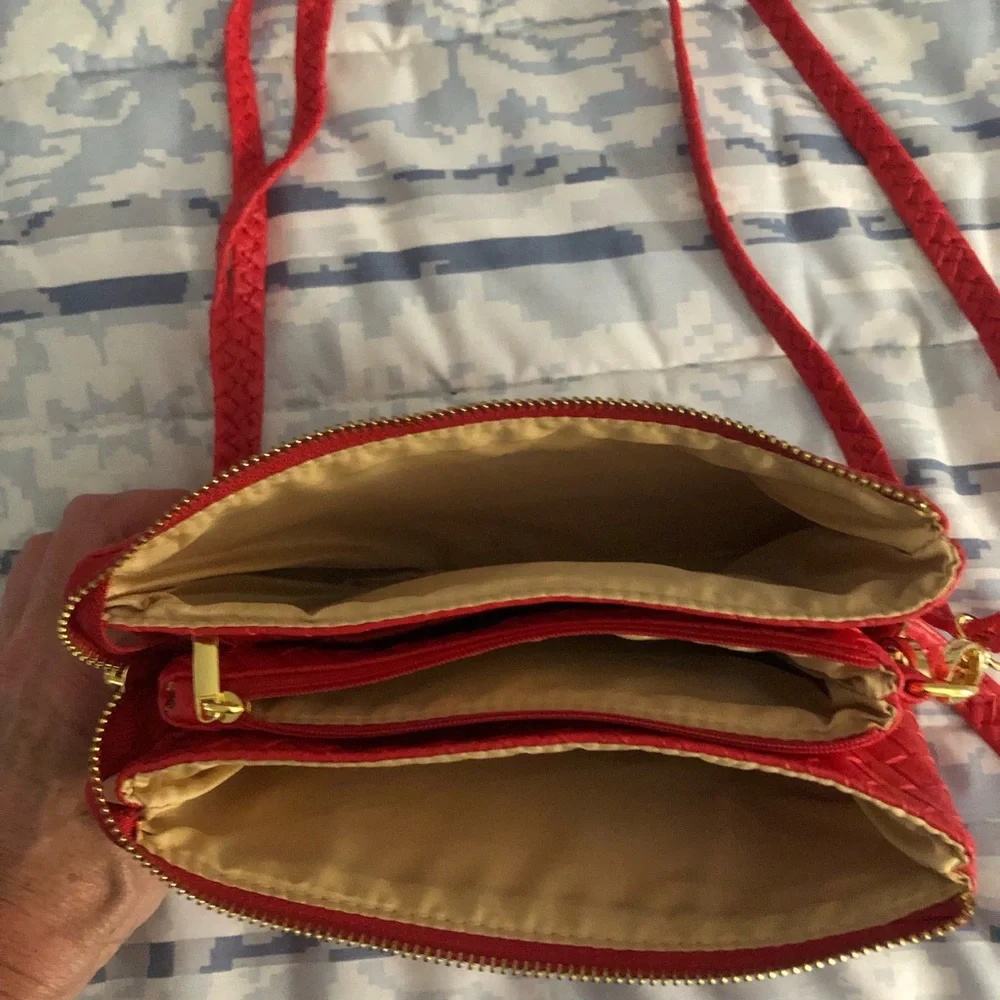 Red small purse, with detachable straps. NWOT - Picture 3 of 6